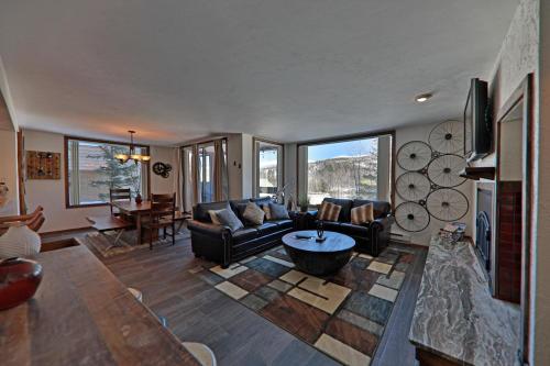 Snowblaze A14 Condo - image 3