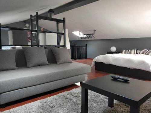  Mike's Guest House, Ferienwohnung in Atouguia da Baleia