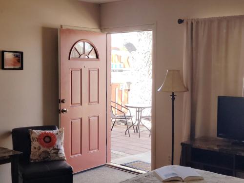 Red Rock Motel and Dam Motel Room Type - Queen Studio
