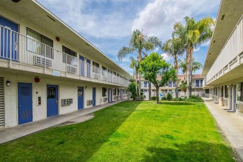 Motel 6-Bakersfield, CA - Airport