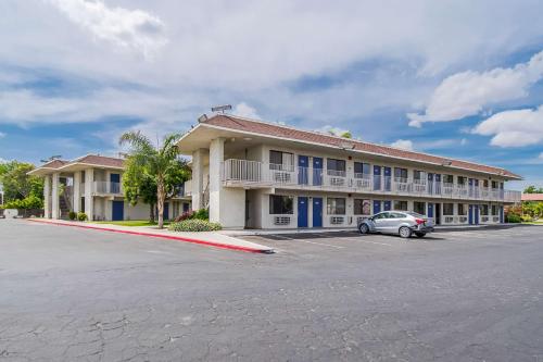 Motel 6-Bakersfield, CA - Airport