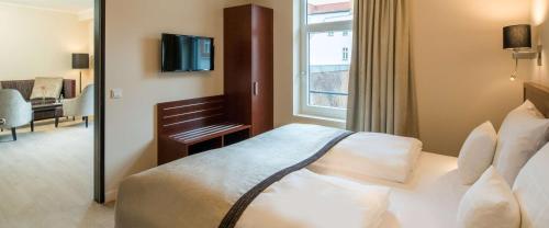 Suite with Double Bed and Sofa Bed - Annex