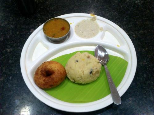 Sarovara Deluxe Rooms – Chennai, IL
