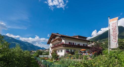  Guesthouse Pension Grafenstein, Meran bei Saltaus