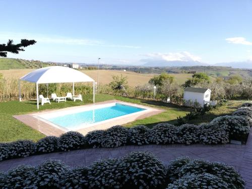 Cottage with pool,views