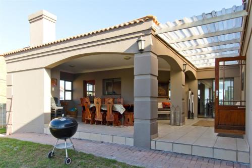 Instalaciones, Tranquil Shores in Wilderness