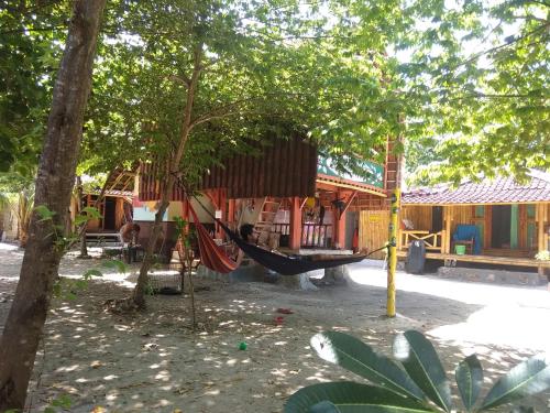 Harry's Ocean House Watukarung Homestay in Watukarung