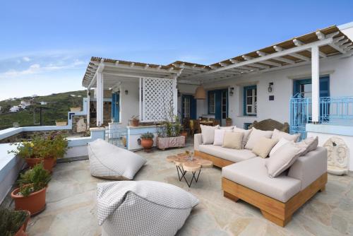 Amalgam Homes Tinos Takis Home is a popular choice amongst travelers in Tinos, whether exploring or just passing through. Offering a variety of facilities and services, the property provides all you need for a good nigh