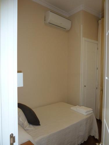 Single Room image 3