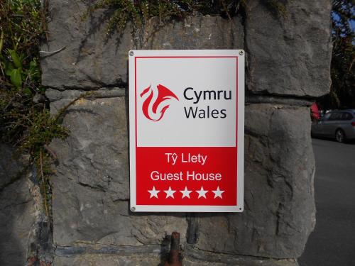 Between the Bays exclusively for Adults - image 9