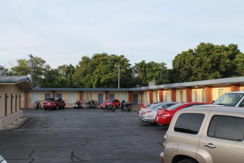 American Motor Inn - Rock Island - image 6