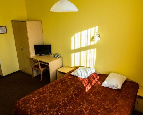2 twin beds