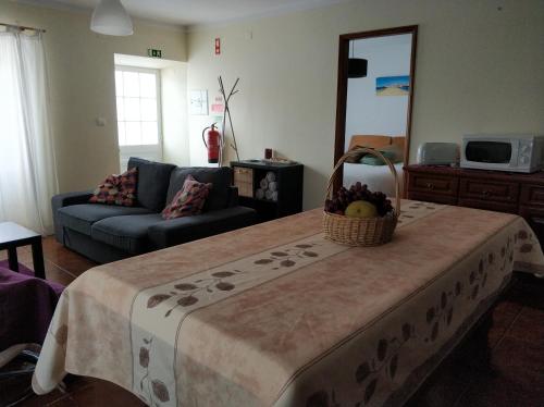  Mike's Guest House in Atouguia da Baleia