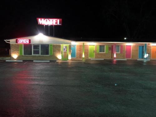 . Laci's Country Inn - Knob Noster