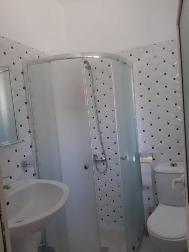 Triple Room with Private Bathroom image 10