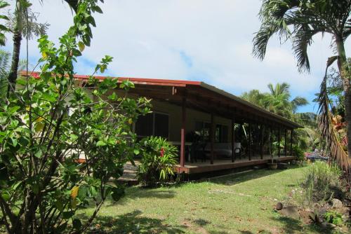 شرفة/ تراس, شقق ومساكن راينا بيتش (Raina Beach Apartments & Houses) in راروتونجا