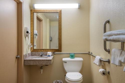 Red Carpet Inn Newark - Irvington NJ in Irvington, USA