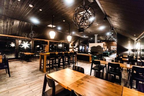 Bar/lounge, Northern Lights Village in Inari