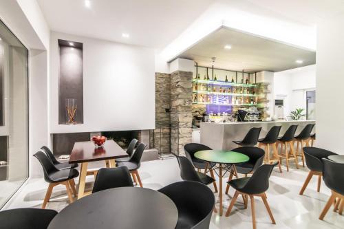 Bar/lounge, Byzantio City Hotel in Tinos