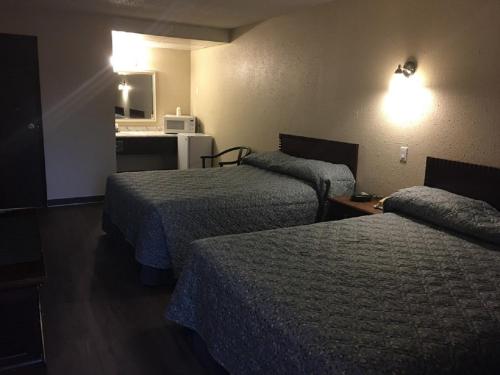 Red Deer Inn & Suites