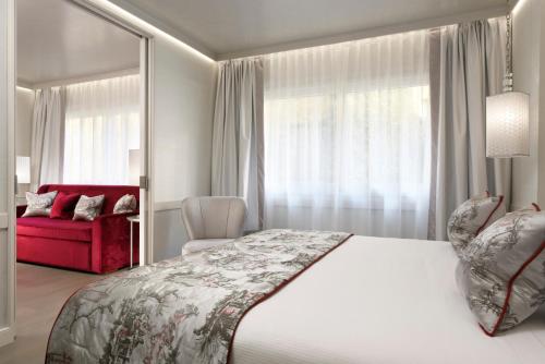 Ponte Vecchio Suites & Spa - Tap to explore photos