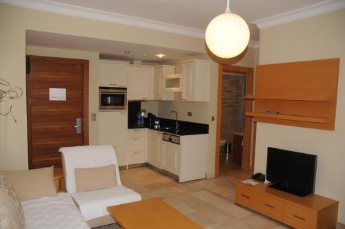  Gold City Flat 2+1 with Free Aqua Park, Pension in Alanya bei Domalan