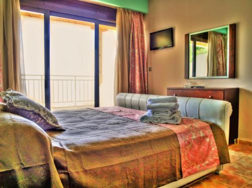 Maranton Beach Hotel - image 7