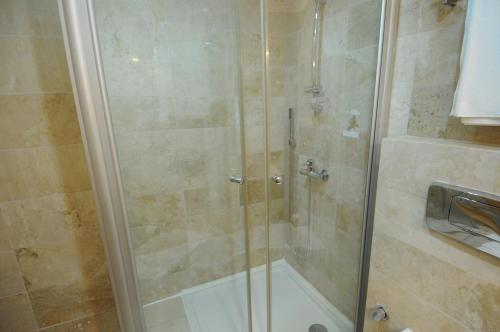 Gold City 2B2B Penthouse with Free Aqua Park