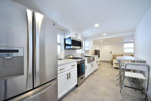 

Gorgeous, Modern Home in Prime Location with AC #5