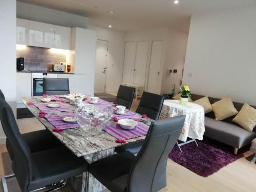 Luxury 2-bedroom 5-bed Close To Excel O2 & City