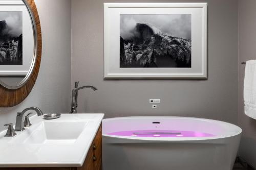 King Room with Spa Bath