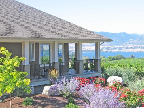 . Monashee B&B; A Naramata Bench Vineyard Retreat