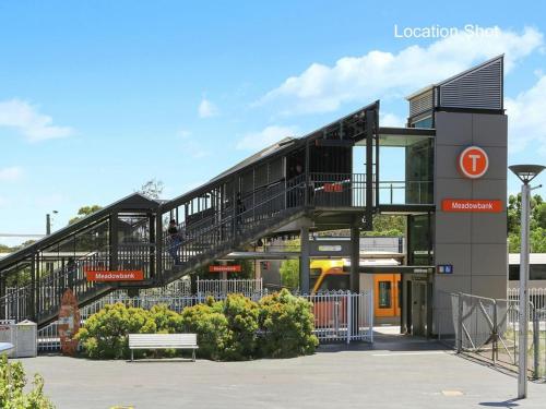 2bedroom entire unit freeparking walktotrain&ferry
