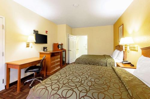 Quality Inn & Suites in Dickson, USA