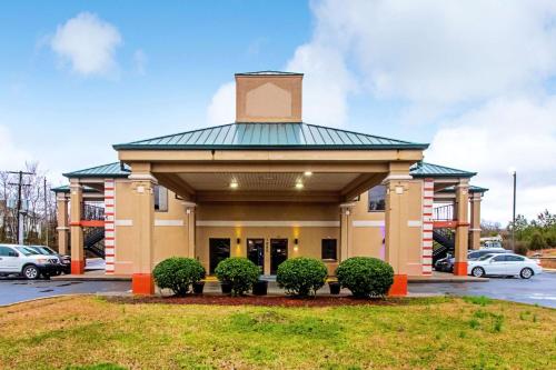 Quality Inn & Suites - Accommodation - Dickson