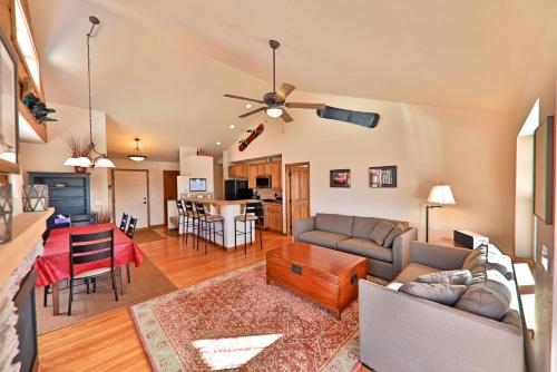 Rendezvous Discovery 3 BR Townhouse in Fraser, USA