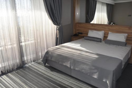 Grand Vuslat Erdek – Erdek, NY