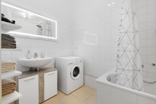 Grand Central Mitte Apartment - image 7