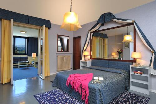 5 twin beds