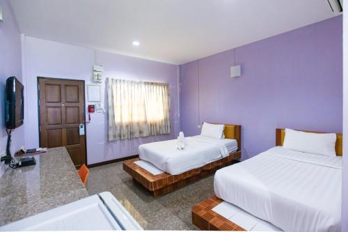 2 twin beds