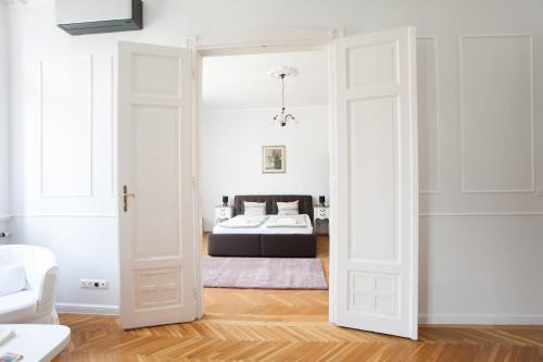 Chic & Charm Apartment, Budapest (photo 7)