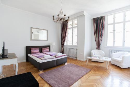 Chic & Charm Apartment 3