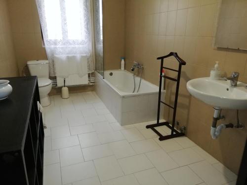 Algarabiastaying 2 granja San Julián (Algarabiastaying 2 granja San Julian) in Medina De Pomar