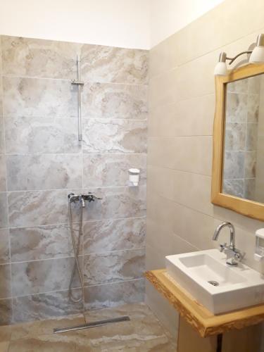 Double or Twin Room image 5