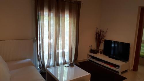  Clean house in front of park in Thessaloniki