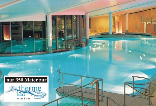 設施, 福思特彩思仙境 (Fruhstuckshaus Wunderland) in 塔亞