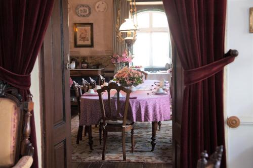 อาหารและเครื่องดื่ม, Casa Das Obras in มอนเตกาซ