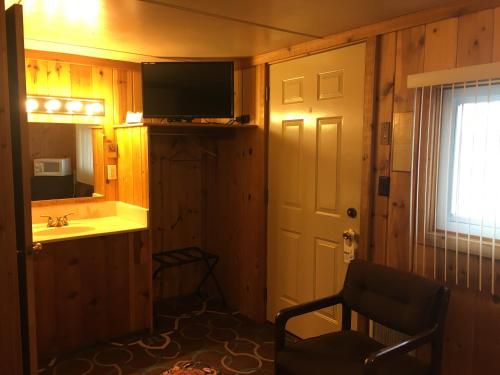 Hilltop Motel - image 4