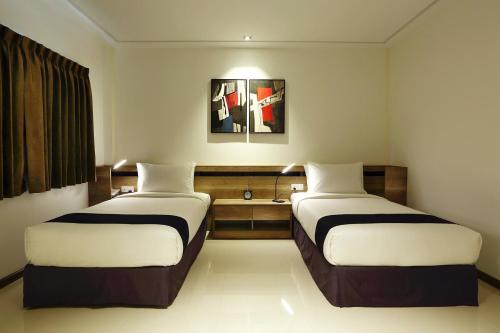 Deluxe Twin Room image 5