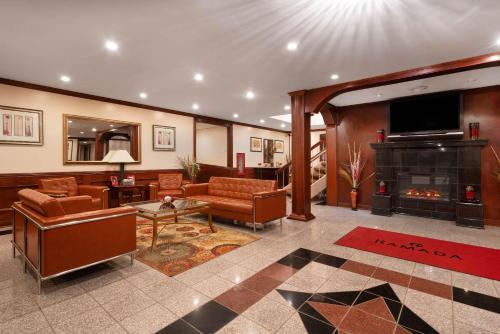 Lobby, Ramada By Wyndham Albert Lea in Albert Lea (MN)